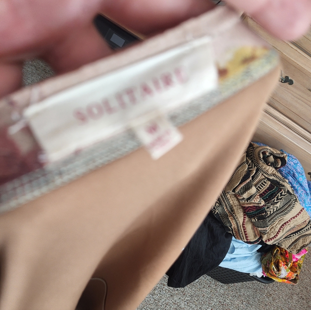 Solitaire Tan Garment - Picture 6 of 7